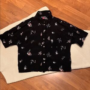 Vince Camuto Black Floral Short Sleeve Button Down Cropped Shirt Size Small